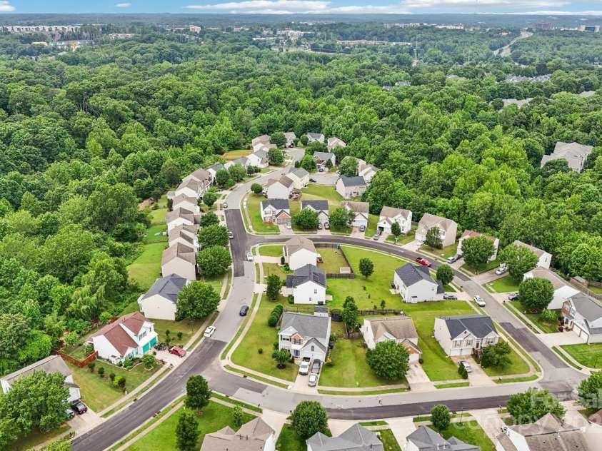 3038 Old Ironside Drive, Charlotte, NC 28213.  MLS# CAR4253394, YatesRealty ID 17408. 