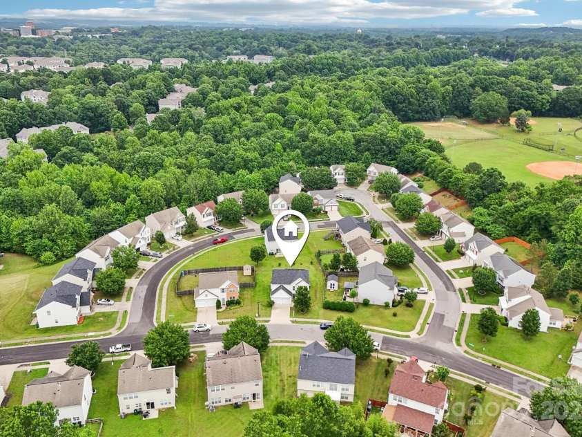 3038 Old Ironside Drive, Charlotte, NC 28213.  MLS# CAR4253394, YatesRealty ID 17408. 