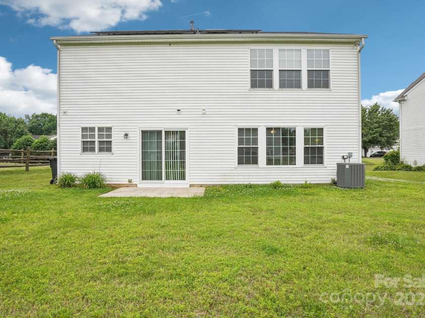 3038 Old Ironside Drive, Charlotte, NC 28213.  MLS# CAR4253394, YatesRealty ID 17408. 