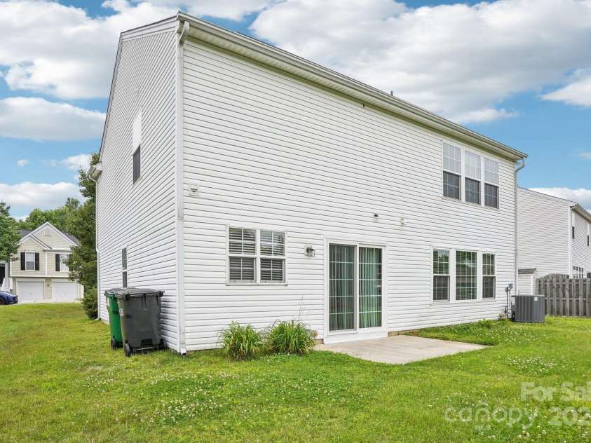 3038 Old Ironside Drive, Charlotte, NC 28213.  MLS# CAR4253394, YatesRealty ID 17408. 