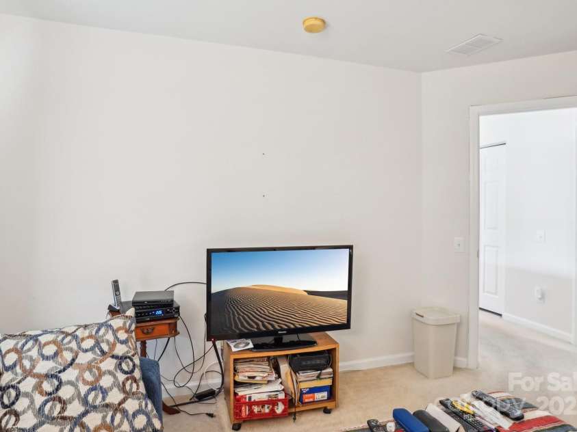 3038 Old Ironside Drive, Charlotte, NC 28213.  MLS# CAR4253394, YatesRealty ID 17408. 