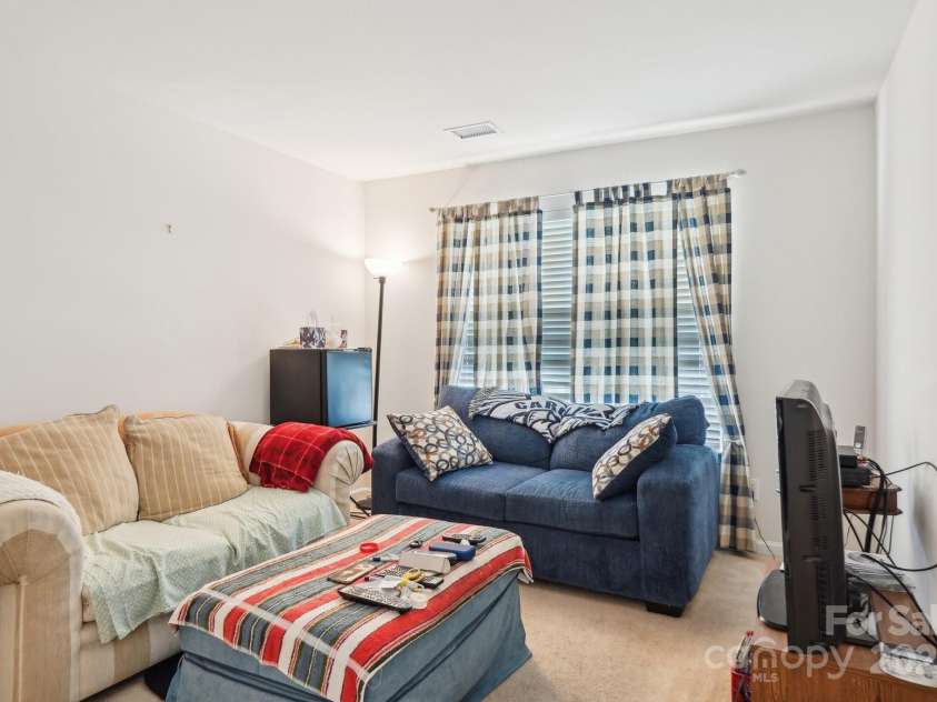 3038 Old Ironside Drive, Charlotte, NC 28213.  MLS# CAR4253394, YatesRealty ID 17408. 