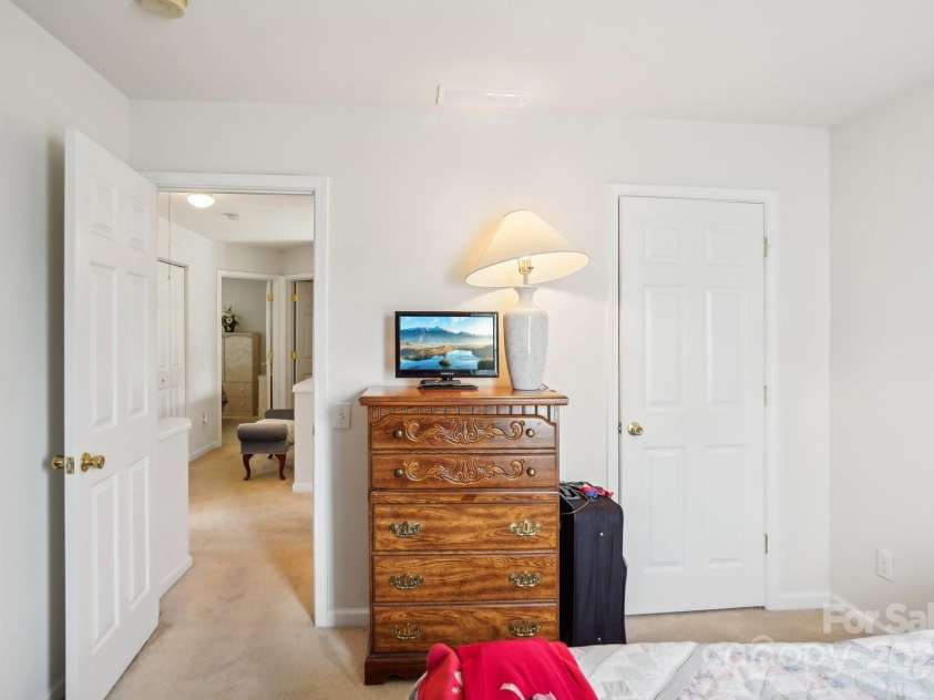 3038 Old Ironside Drive, Charlotte, NC 28213.  MLS# CAR4253394, YatesRealty ID 17408. 