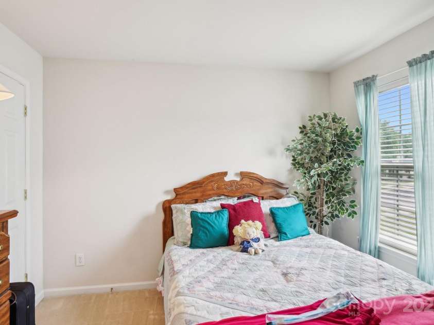 3038 Old Ironside Drive, Charlotte, NC 28213.  MLS# CAR4253394, YatesRealty ID 17408. 