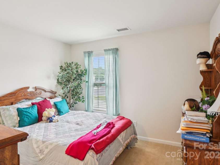 3038 Old Ironside Drive, Charlotte, NC 28213.  MLS# CAR4253394, YatesRealty ID 17408. 