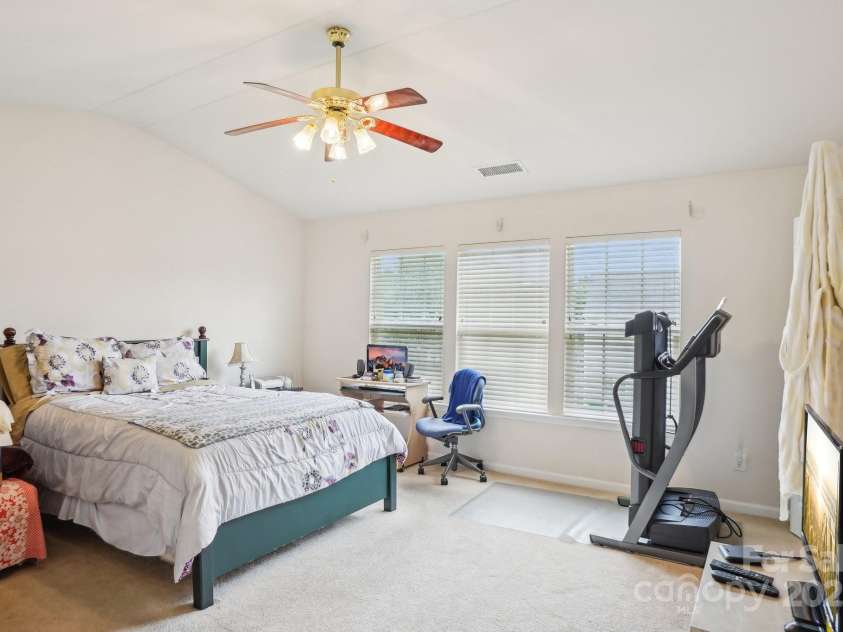 3038 Old Ironside Drive, Charlotte, NC 28213.  MLS# CAR4253394, YatesRealty ID 17408. 