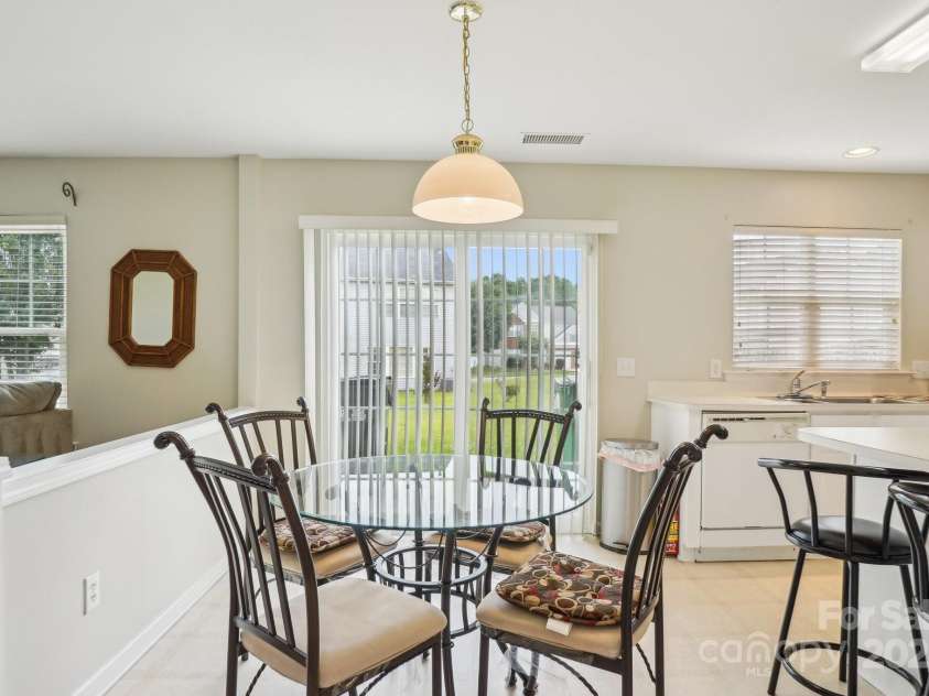 3038 Old Ironside Drive, Charlotte, NC 28213.  MLS# CAR4253394, YatesRealty ID 17408. 