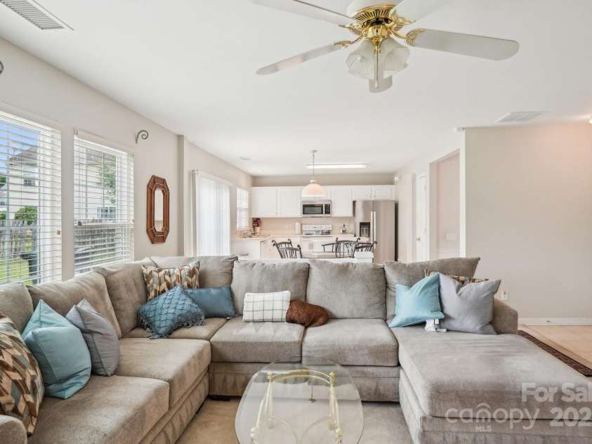 3038 Old Ironside Drive, Charlotte, NC 28213.  MLS# CAR4253394, YatesRealty ID 17408. 