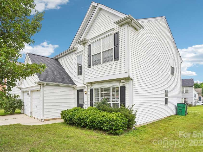 3038 Old Ironside Drive, Charlotte, NC 28213.  MLS# CAR4253394, YatesRealty ID 17408. 