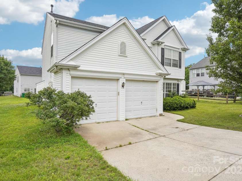 3038 Old Ironside Drive, Charlotte, NC 28213.  MLS# CAR4253394, YatesRealty ID 17408. 