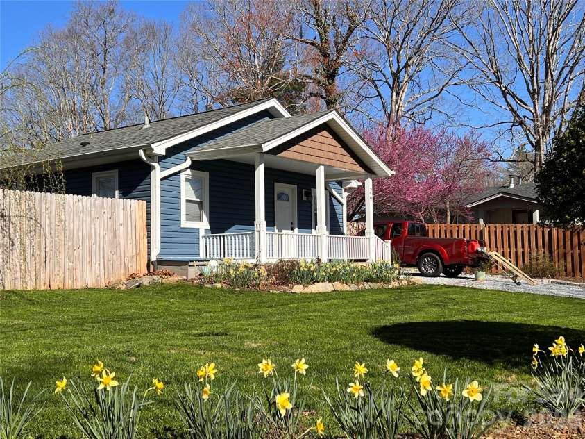 29 White Oak Road, Arden, NC 28704.  MLS# CAR4367646, YatesRealty ID 17409. 