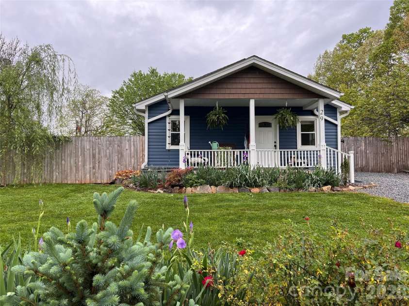29 White Oak Road, Arden, NC 28704.  MLS# CAR4367646, YatesRealty ID 17409. 
