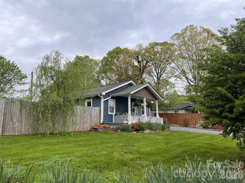 29 White Oak Road, Arden, NC 28704.  MLS# CAR4367646, YatesRealty ID 17409. 