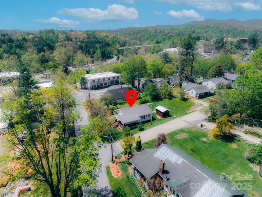 35 Amethyst Street, Spruce Pine, NC 28777.  MLS# CAR4260093, YatesRealty ID 17409. 