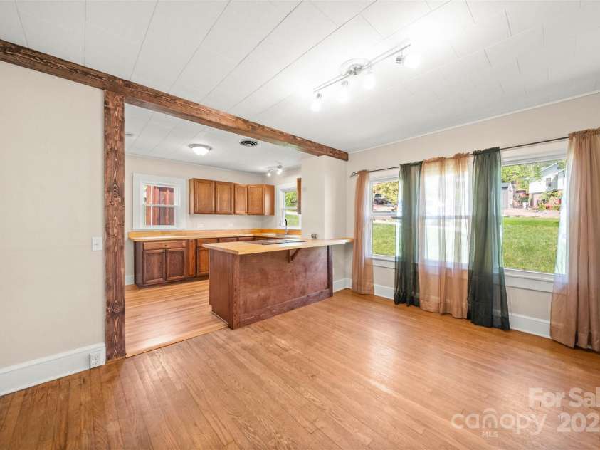 35 Amethyst Street, Spruce Pine, NC 28777.  MLS# CAR4260093, YatesRealty ID 17409. 