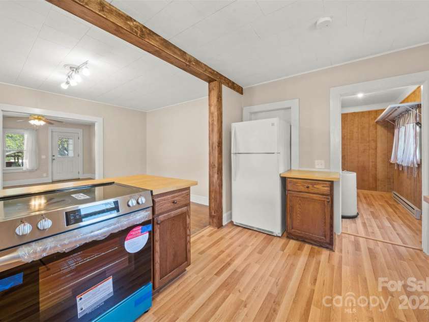 35 Amethyst Street, Spruce Pine, NC 28777.  MLS# CAR4260093, YatesRealty ID 17409. 