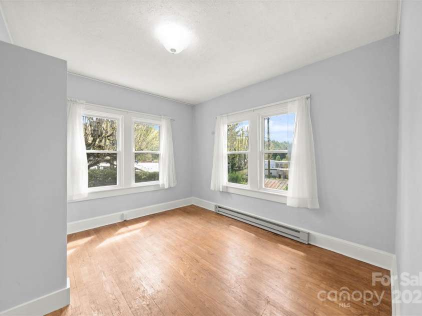 35 Amethyst Street, Spruce Pine, NC 28777.  MLS# CAR4260093, YatesRealty ID 17409. 