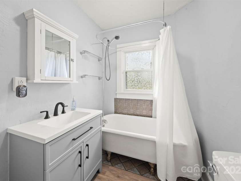 35 Amethyst Street, Spruce Pine, NC 28777.  MLS# CAR4260093, YatesRealty ID 17409. 