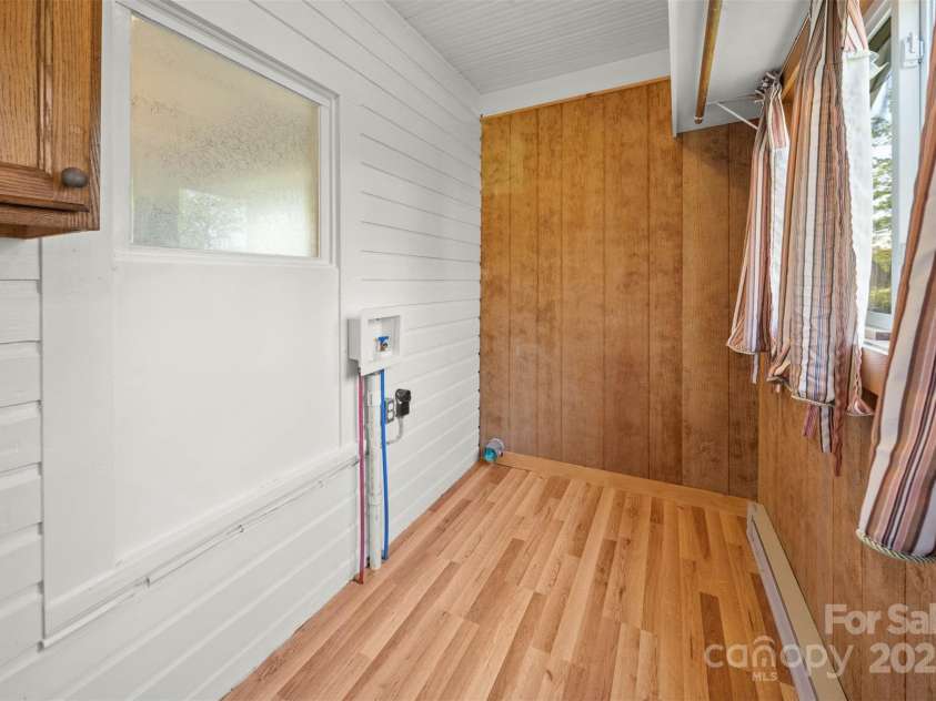 35 Amethyst Street, Spruce Pine, NC 28777.  MLS# CAR4260093, YatesRealty ID 17409. 