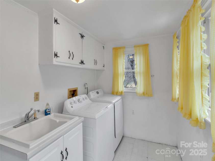 18 & 44 Sierra Point, Waynesville, NC 28786.  MLS# CAR4333158, YatesRealty ID 1741. 