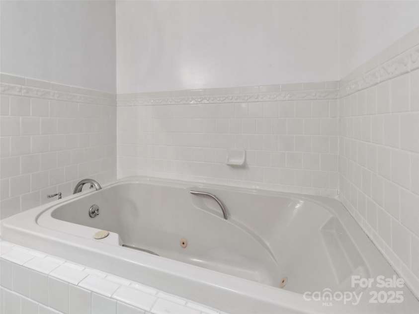 18 & 44 Sierra Point, Waynesville, NC 28786.  MLS# CAR4333158, YatesRealty ID 1741. 