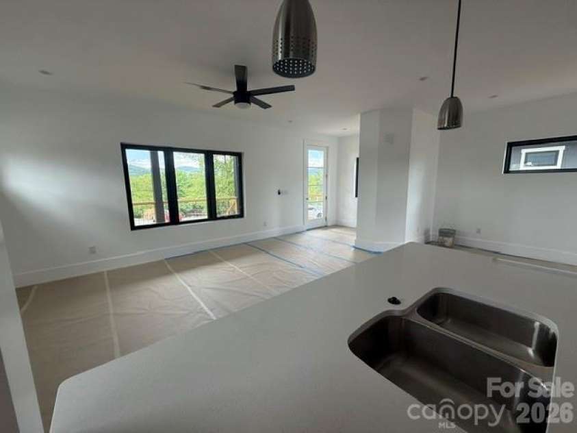 3 Locust Street, Asheville, NC 28804.  MLS# CAR4376669, YatesRealty ID 17410. Living Room