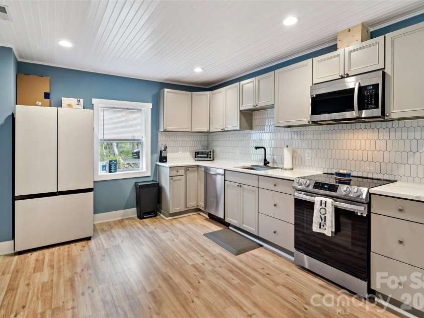153 Arrowood Corner Road, Mars Hill, NC 28754.  MLS# CAR4376907, YatesRealty ID 17413. 