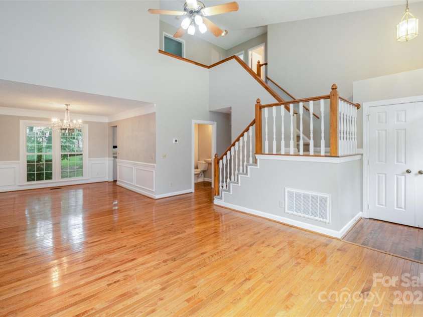7114 Kinsmore Lane, Charlotte, NC 28269.  MLS# CAR4266576, YatesRealty ID 17413. 