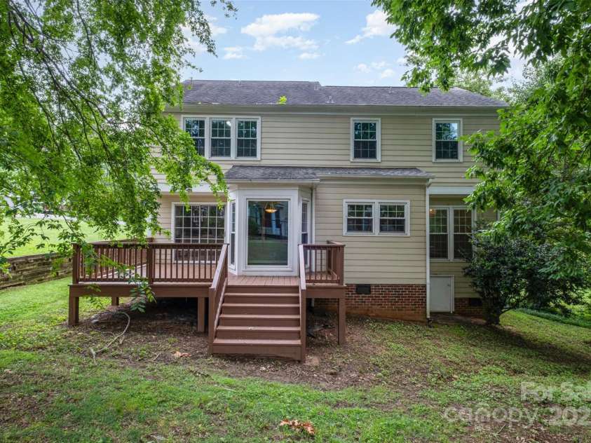 7114 Kinsmore Lane, Charlotte, NC 28269.  MLS# CAR4266576, YatesRealty ID 17413. 