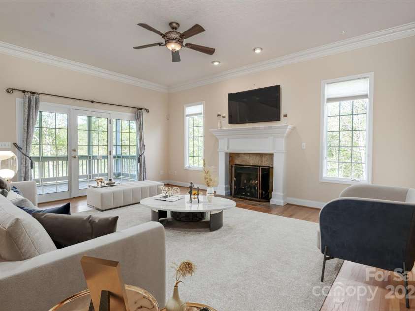 8 Scarlet Rdg Lane, Weaverville, NC 28787.  MLS# CAR4233209, YatesRealty ID 17414. Bright open floorplan and quintessential fireplace