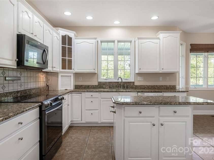 8 Scarlet Rdg Lane, Weaverville, NC 28787.  MLS# CAR4233209, YatesRealty ID 17414. Bright sun-tunnels