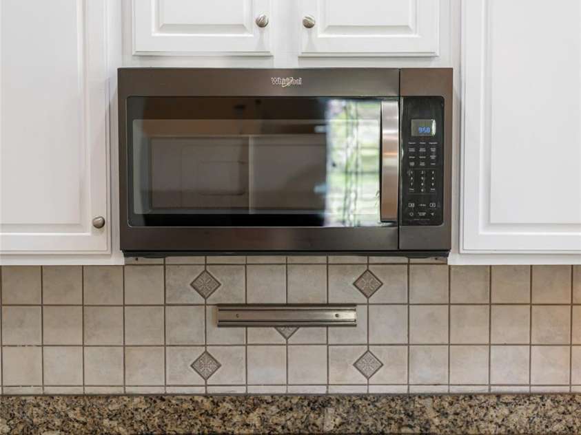 8 Scarlet Rdg Lane, Weaverville, NC 28787.  MLS# CAR4233209, YatesRealty ID 17414. Contemporary finishes