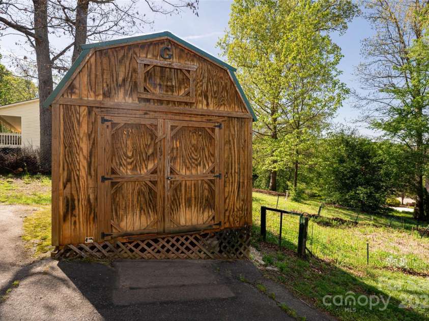 8 Scarlet Rdg Lane, Weaverville, NC 28787.  MLS# CAR4233209, YatesRealty ID 17414. Convenient storage shed