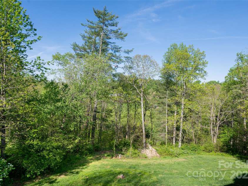 8 Scarlet Rdg Lane, Weaverville, NC 28787.  MLS# CAR4233209, YatesRealty ID 17414. Room to roam in spacious backyard