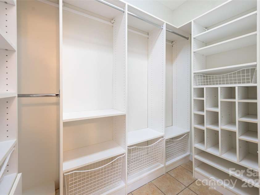 8 Scarlet Rdg Lane, Weaverville, NC 28787.  MLS# CAR4233209, YatesRealty ID 17414. Walk in closet - primary