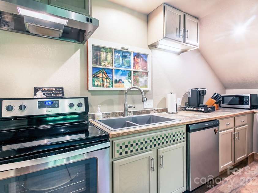 58 Great Aspen Way, Black Mountain, NC 28711.  MLS# CAR4256095, YatesRealty ID 17415. Enjoy simple meals from the downstairs apartment kitchen.