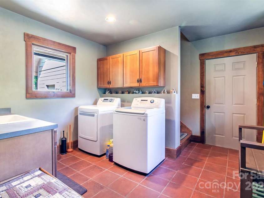 58 Great Aspen Way, Black Mountain, NC 28711.  MLS# CAR4256095, YatesRealty ID 17415. Laundry area on main floor between a full bath and the 2-car garage.
