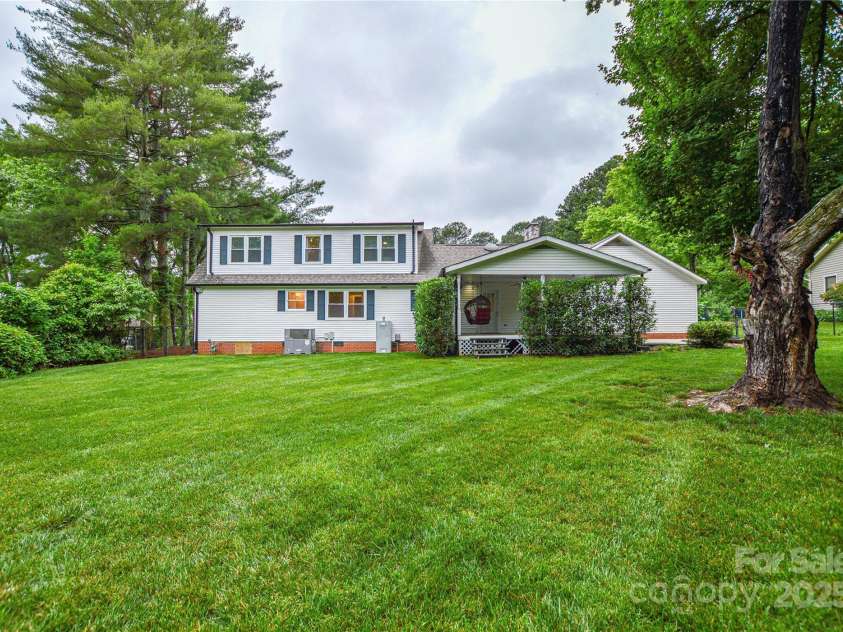 1506 Cameron Drive, Statesville, NC 28625.  MLS# CAR4261391, YatesRealty ID 17416. 