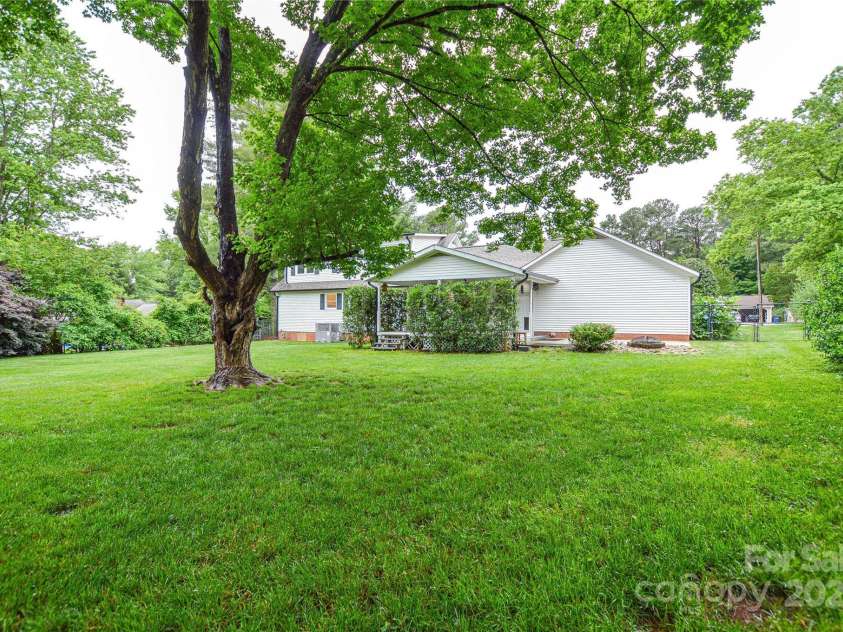 1506 Cameron Drive, Statesville, NC 28625.  MLS# CAR4261391, YatesRealty ID 17416. 