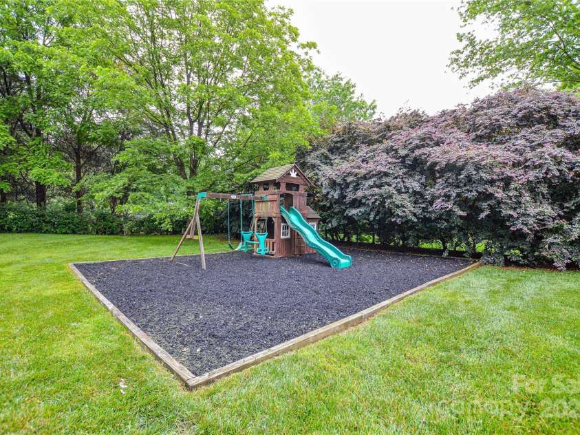 1506 Cameron Drive, Statesville, NC 28625.  MLS# CAR4261391, YatesRealty ID 17416. 