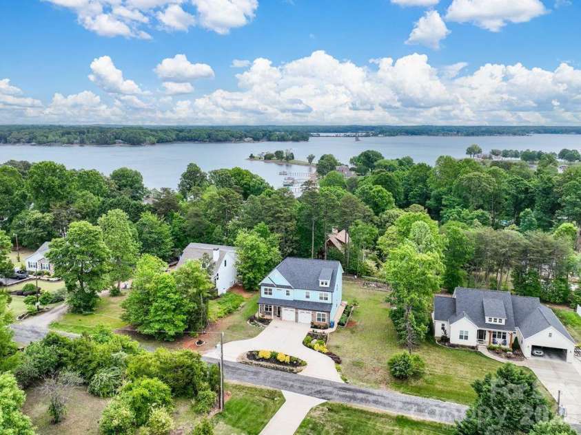 4950 Surfwood Drive, Sherrills Ford, NC 28673.  MLS# CAR4374967, YatesRealty ID 17416. 