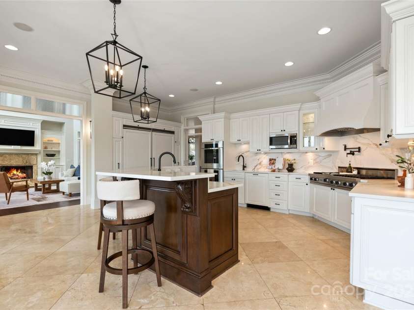 325 Ivy Arbor Circle, Rock Hill, SC 29732.  MLS# CAR4242278, YatesRealty ID 17417. Floor 1-Open concept chefs kitchen