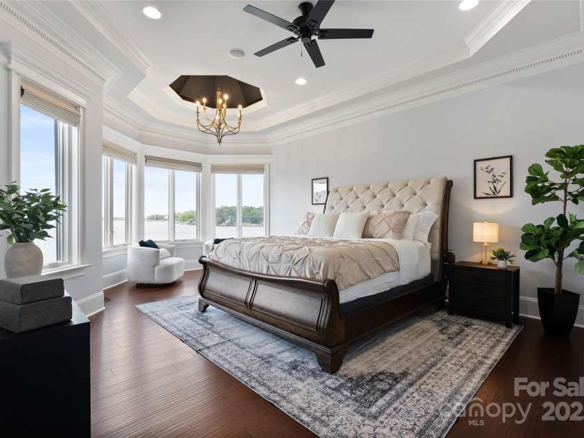 325 Ivy Arbor Circle, Rock Hill, SC 29732.  MLS# CAR4242278, YatesRealty ID 17417. Floor 1-Primary suite on main floor with lake views and updated lighting