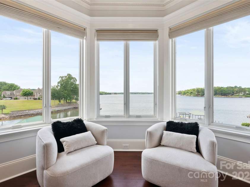 325 Ivy Arbor Circle, Rock Hill, SC 29732.  MLS# CAR4242278, YatesRealty ID 17417. Floor 1-Sitting area in Primary suite