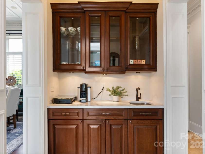 325 Ivy Arbor Circle, Rock Hill, SC 29732.  MLS# CAR4242278, YatesRealty ID 17417. Floor 1-Wet Bar