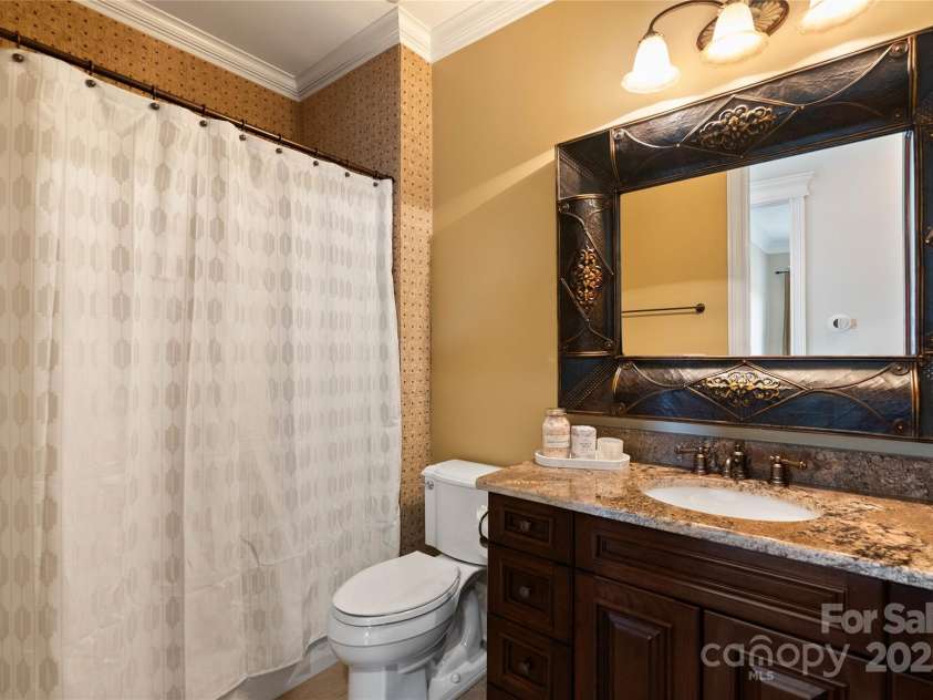 325 Ivy Arbor Circle, Rock Hill, SC 29732.  MLS# CAR4242278, YatesRealty ID 17417. Floor 2-Bathroom across hall of spare bedroom 3