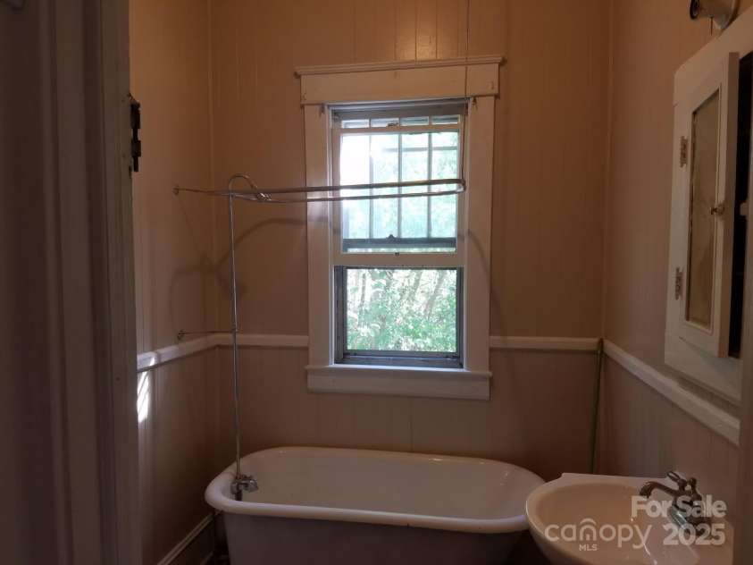 607 Lee Avenue, Wadesboro, NC 28170.  MLS# CAR4259495, YatesRealty ID 17418. 