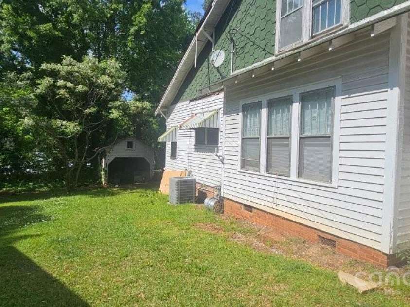 607 Lee Avenue, Wadesboro, NC 28170.  MLS# CAR4259495, YatesRealty ID 17418. 