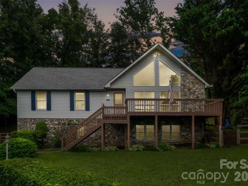 15 Tiffany Lane, Asheville, NC 28804.  MLS# CAR4369734, YatesRealty ID 17419. 