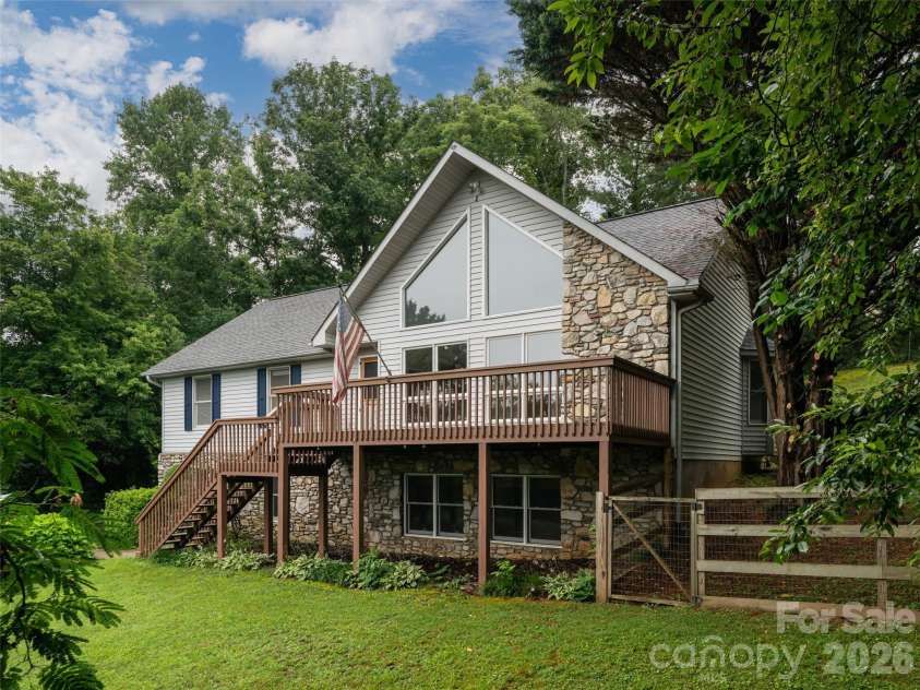 15 Tiffany Lane, Asheville, NC 28804.  MLS# CAR4369734, YatesRealty ID 17419. 
